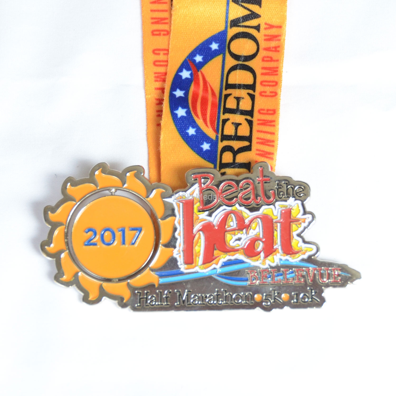 Running race medal with spinning parts