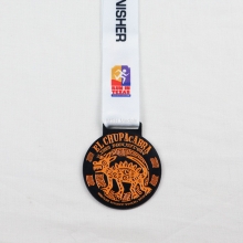 el chupacabra nighttime trail run medal